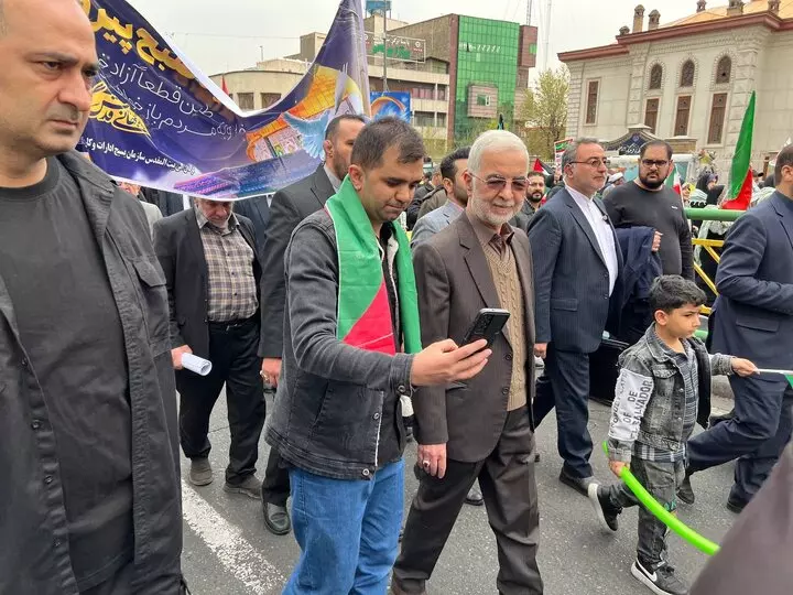 وزیر کشور در مراسم راهپیمایی روز جهانی قدس شرکت کرد وزیر کشور در مراسم راهپیمایی روز جهانی قدس شرکت کرد