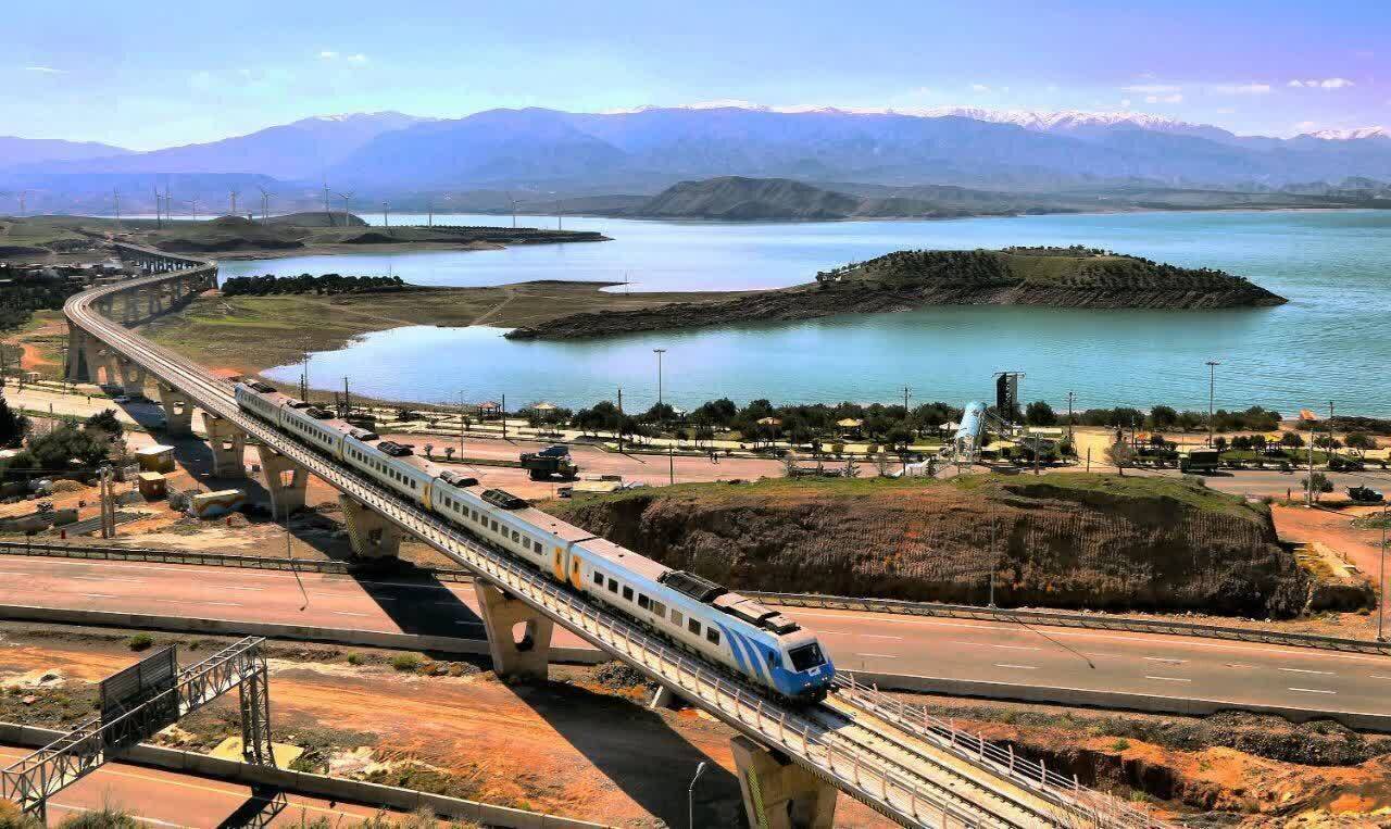 صادرات ۲۱ میلیون و ۶۸ هزار تنی بار از راهآهن اراک صادرات ۲۱ میلیون و ۶۸ هزار تنی بار از راهآهن اراک