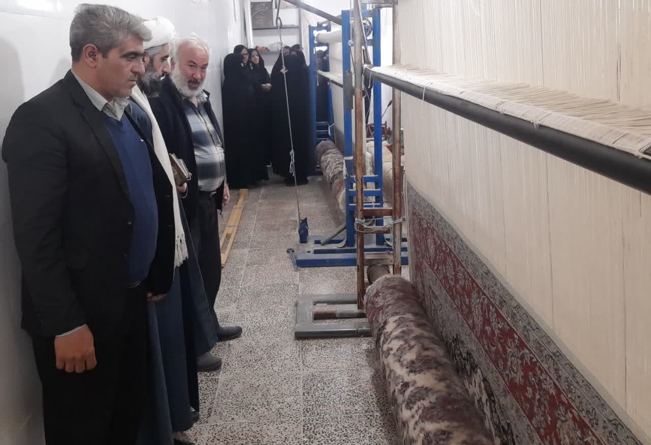 اهدای فرش بانوان فهرجی به عتبات عالیات اهدای فرش بانوان فهرجی به عتبات عالیات