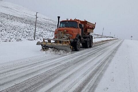انجام ۱۰۰۰ کیلومتر باند برف روبی در محورهای مواصلاتی ابهر انجام ۱۰۰۰ کیلومتر باند برف روبی در محورهای مواصلاتی ابهر