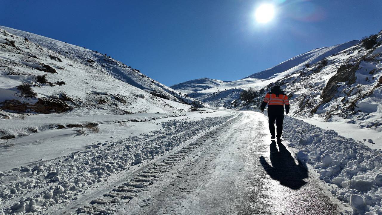 امداد رسانی به ۵۰۰ خودرو گرفتار در برف آذربایجانغربی امداد رسانی به ۵۰۰ خودرو گرفتار در برف آذربایجانغربی