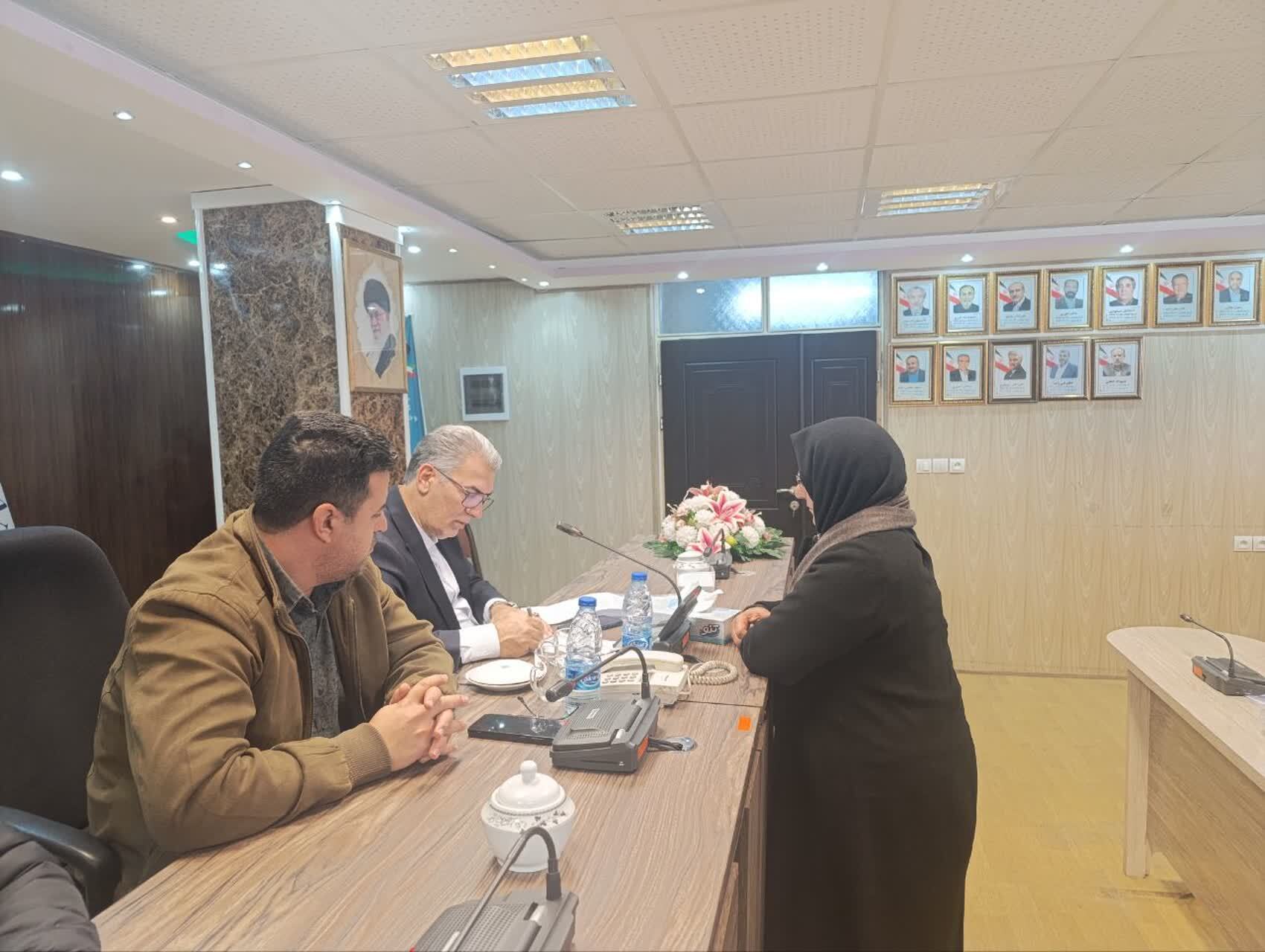 حل مسائل و مشکلات مردم در میز خدمت در سلماس حل مسائل و مشکلات مردم در میز خدمت در سلماس