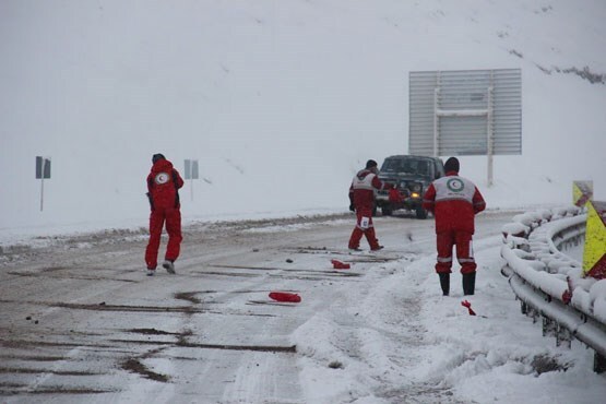 نجات ۴۰۰۰ خودرویی که در برف گیر کردند