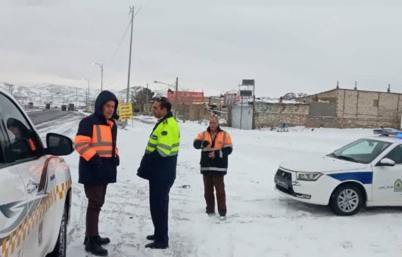 استقرار راهداران تربت حیدریه در گردنه های برف گیر استقرار راهداران تربت حیدریه در گردنه های برف گیر