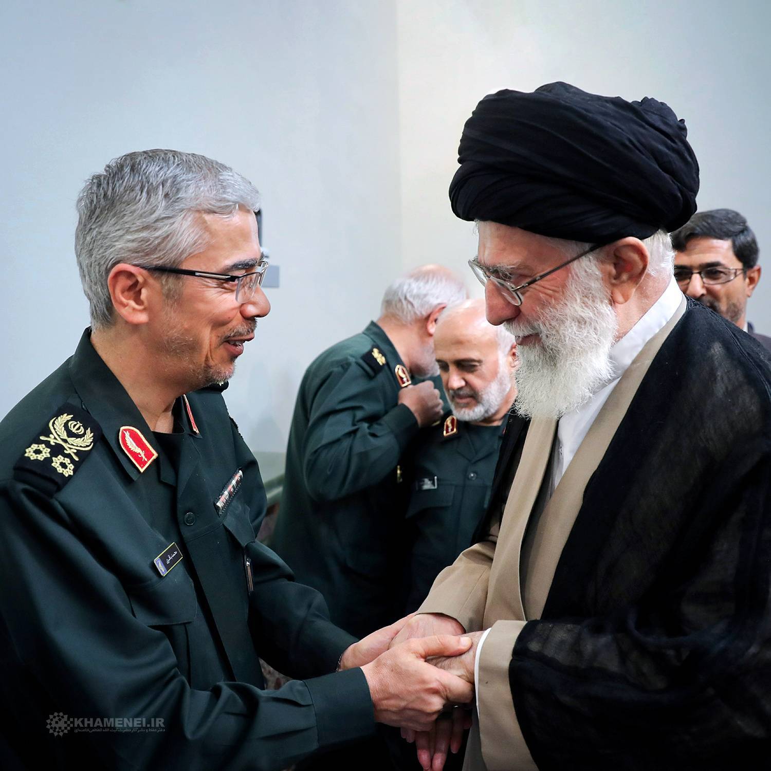 نامه خانواده شهیدان باقری به رهبر معظم انقلاب اسلامی نامه خانواده شهیدان باقری به رهبر معظم انقلاب اسلامی