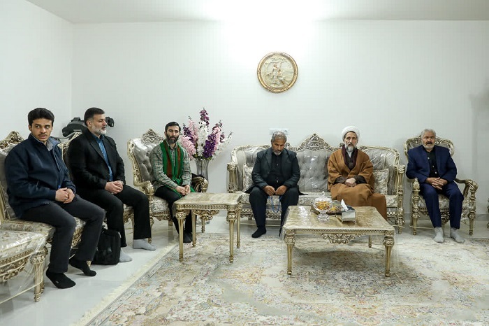 دیدار نماینده ولی فقیه در استان با خانواده شهید امنیت دیدار نماینده ولی فقیه در استان با خانواده شهید امنیت