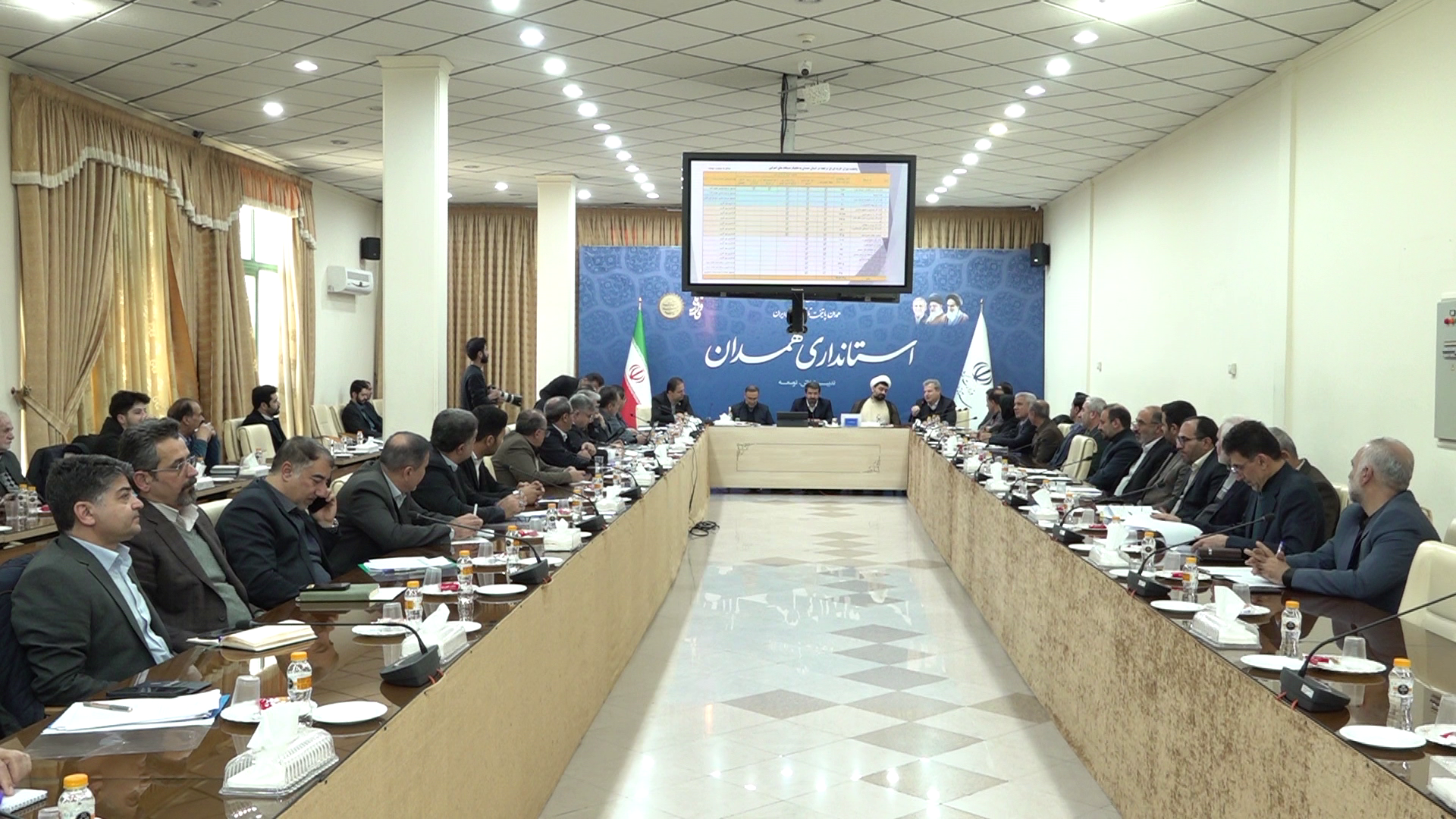 تاکید استاندار همدان برجذب حداکثری منابع ملی و محلی برای اجرا و تکمیل طرحهای عمرانی تاکید استاندار همدان برجذب حداکثری منابع ملی و محلی برای اجرا و تکمیل طرحهای عمرانی