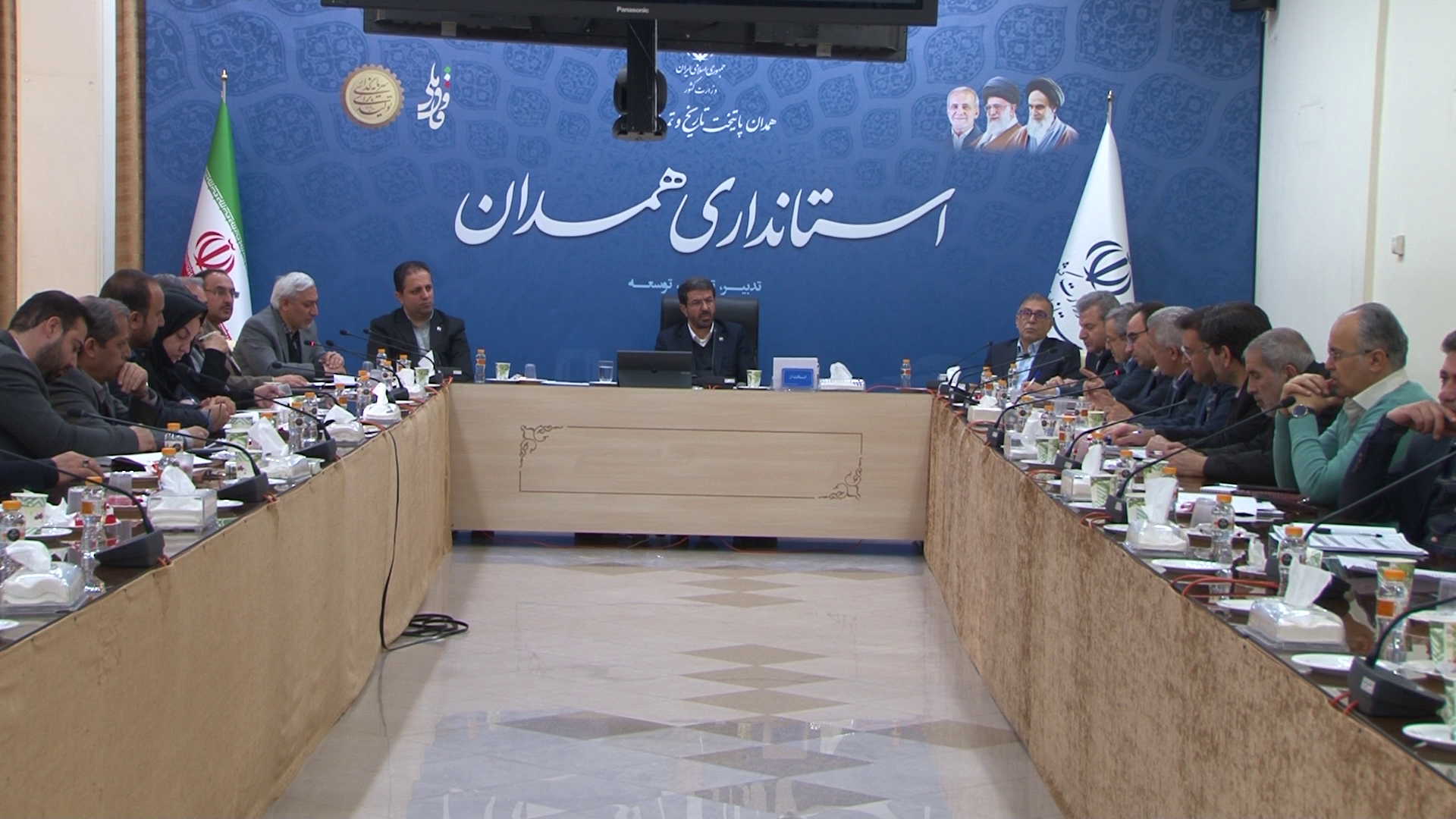 نقش موثر نمایشگاهها و بازارچههای محلی در تنظیم بازار و کاهش قیمتها نقش موثر نمایشگاهها و بازارچههای محلی در تنظیم بازار و کاهش قیمتها