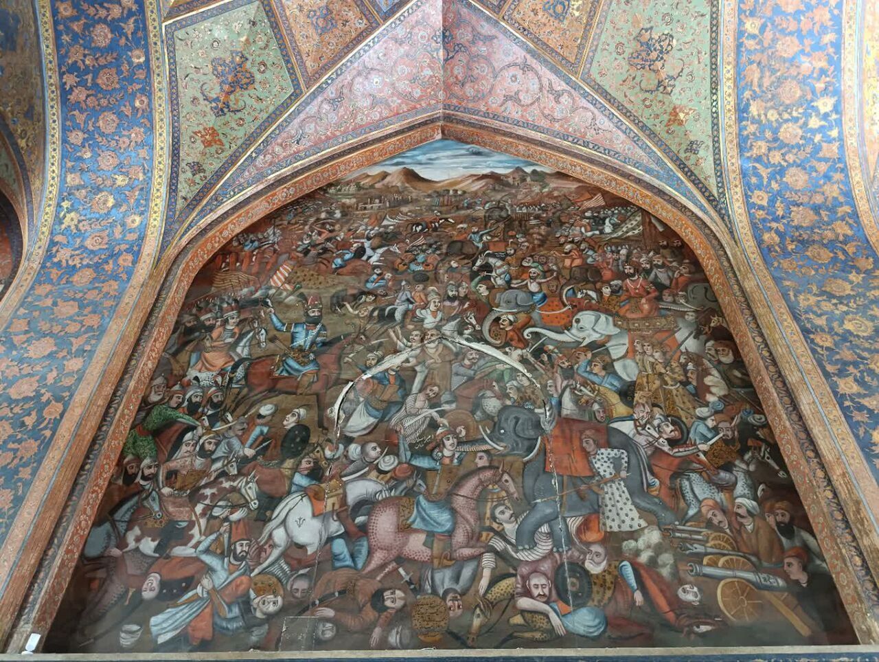 آسیب‌شناسی وضعیت بنا‌های دولتخانه صفوی پس از تجاوز دشمن