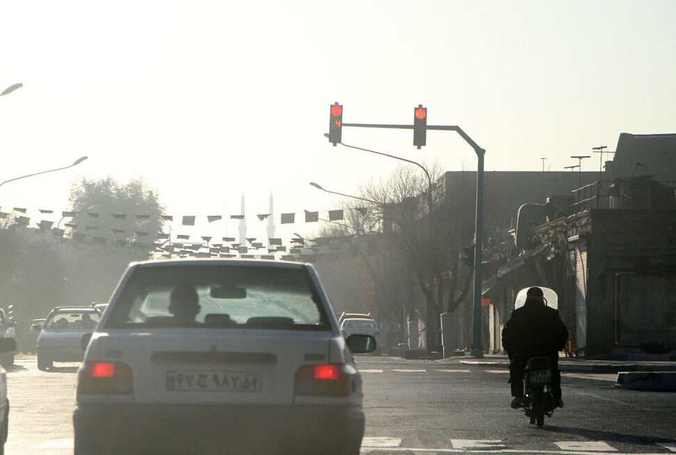 چرا با وجود وضعیت خطرناک هوا در یزد، خبری از تعطیلی نشد چرا با وجود وضعیت خطرناک هوا در یزد، خبری از تعطیلی نشد