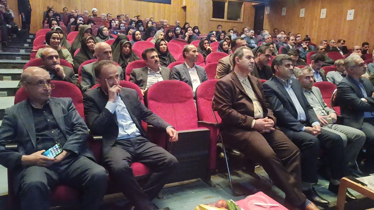 فضای مجازی ابزاری برای آموزش است نه جایگزین معلمان