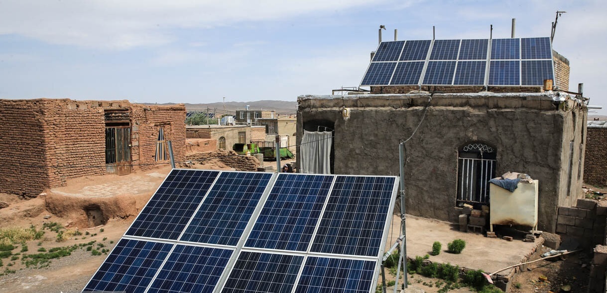 بهره مندی مددجویان کمیته امداد خراسان رضوی از ۲ هزار و ۵۰۰ پنل خورشیدی بهره مندی مددجویان کمیته امداد خراسان رضوی از ۲ هزار و ۵۰۰ پنل خورشیدی