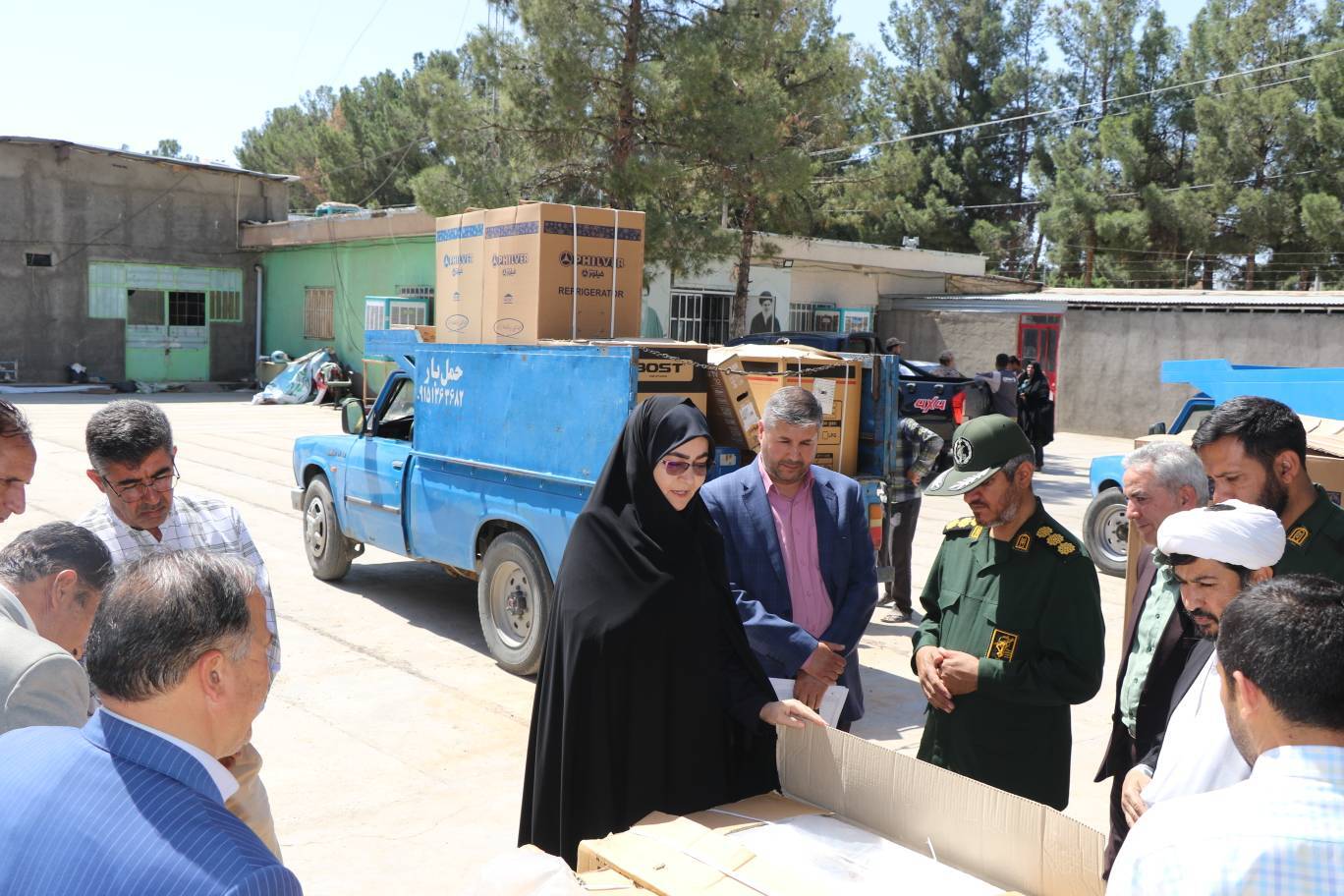 اهدای جهیزیه به نو عروسان شهرستان مه ولات اهدای جهیزیه به نو عروسان شهرستان مه ولات