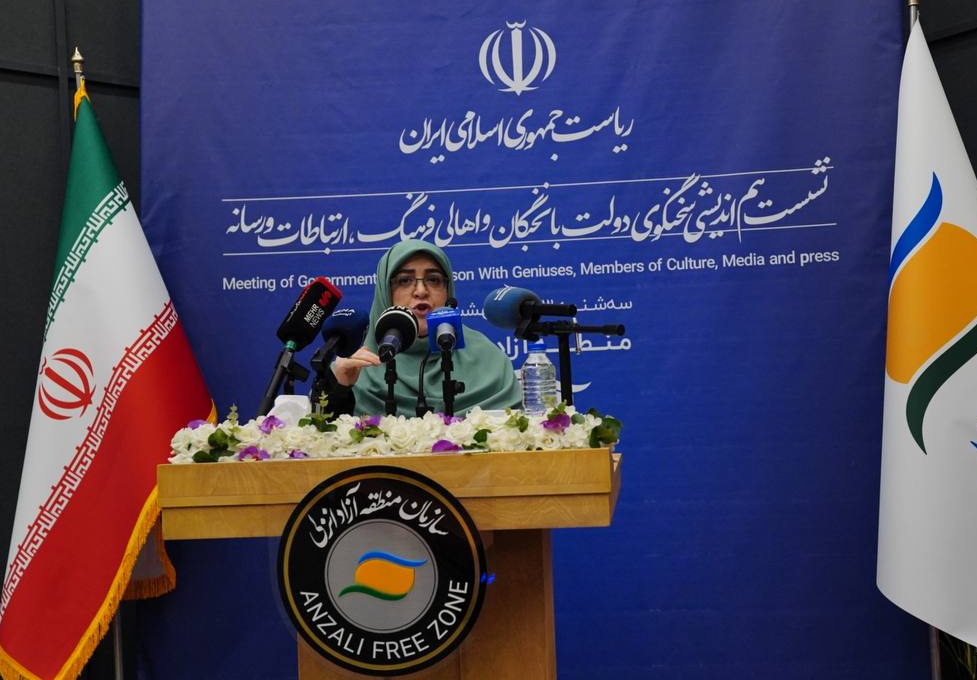 رسانه‌ها باید از سیاه نمایی و خالی کردن دل مردم پرهیز کنند