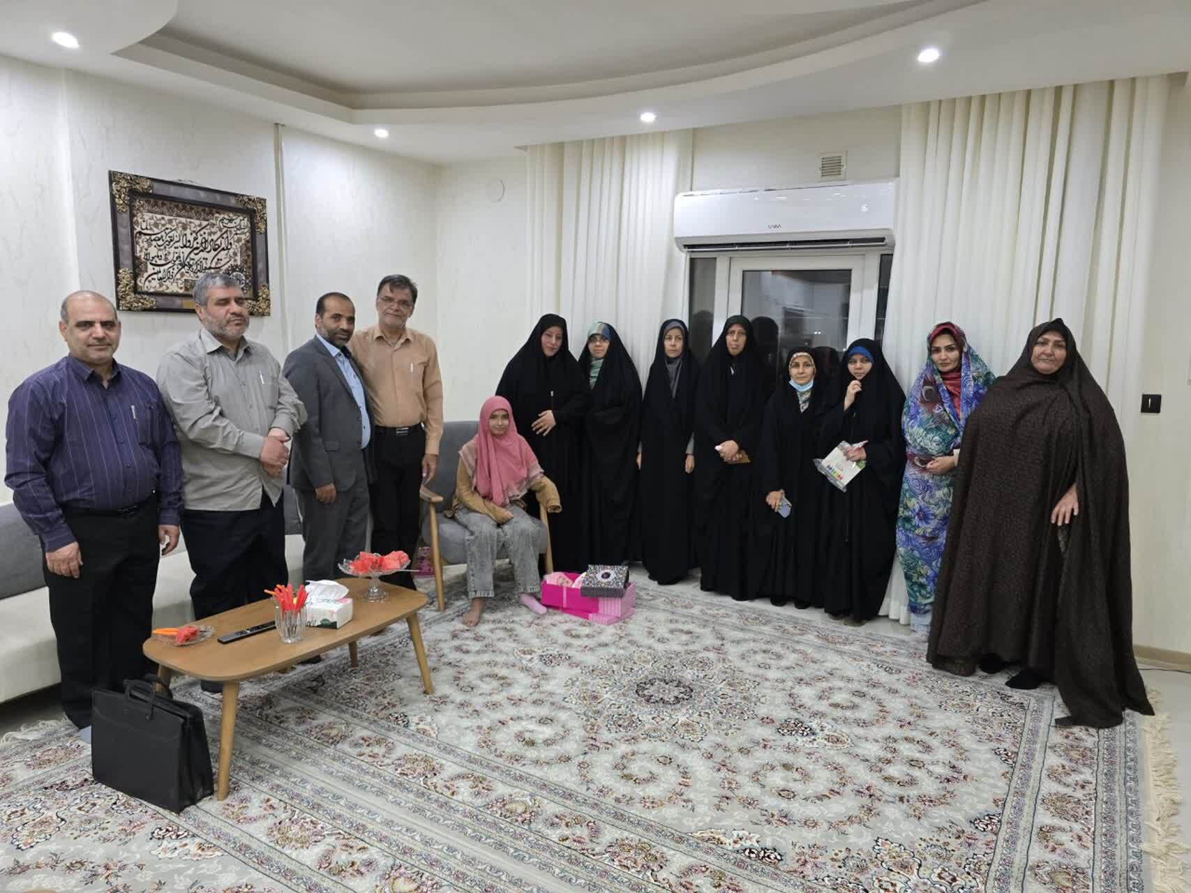 دیدار مدیر کل بنیاد شهید و امور ایثارگران خوزستان با خانواده شهید ظهیری دیدار مدیر کل بنیاد شهید و امور ایثارگران خوزستان با خانواده شهید ظهیری