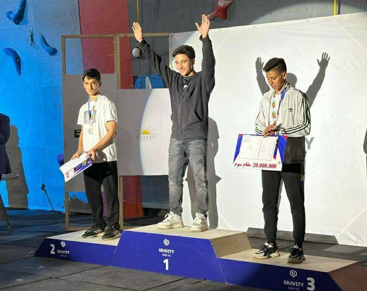 درخشش نوجوان فیروزه ای در مسابقات سنگ نوردی کشور درخشش نوجوان فیروزه ای در مسابقات سنگ نوردی کشور