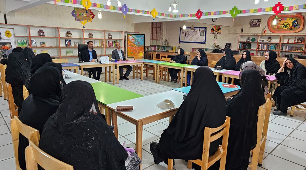 کارگاهی برای تقویت ارتباط دختران با مادرانشان