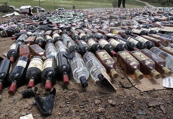 پاکسازی مناطق آلوده، انهدام کارگاه مشروبات الکلی و مهر و موم ۱۹ آپارتمان غیرمجاز در اهواز پاکسازی مناطق آلوده، انهدام کارگاه مشروبات الکلی و مهر و موم ۱۹ آپارتمان غیرمجاز در اهواز