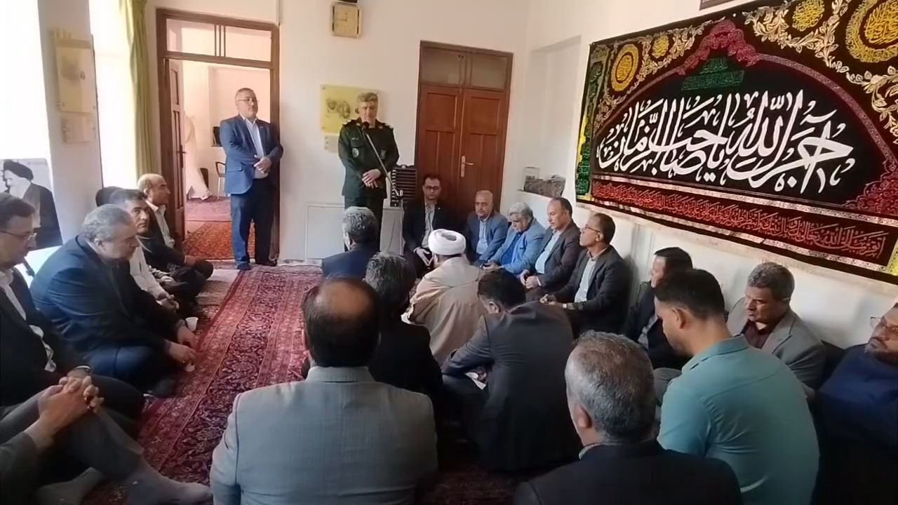 تجدید بیعت کارگران با امام راحل