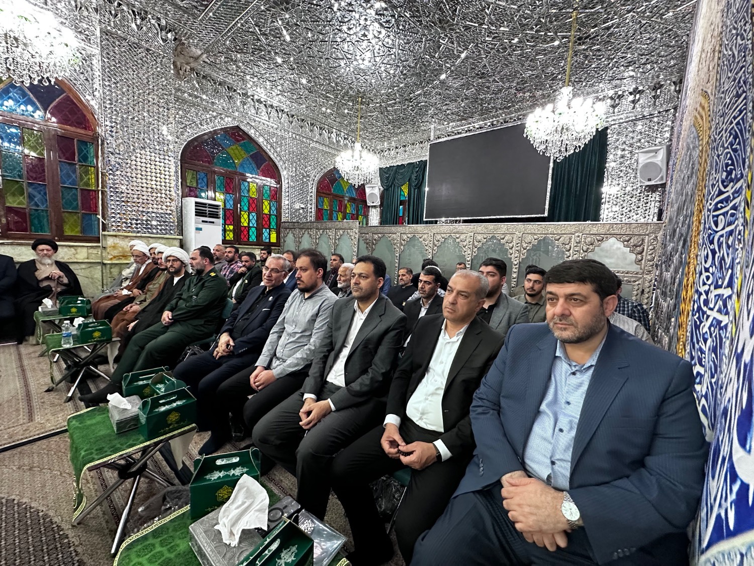 غبارروبی ضریح آستان حضرت صالح (ع)