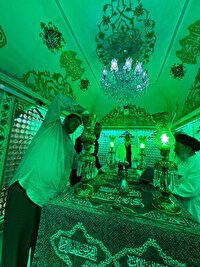 غبارروبی ضریح آستان حضرت صالح (ع)