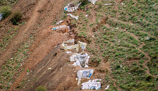 حفاران غیرمجاز معادن این بار به جان دکل‌های مخابراتی افتادند