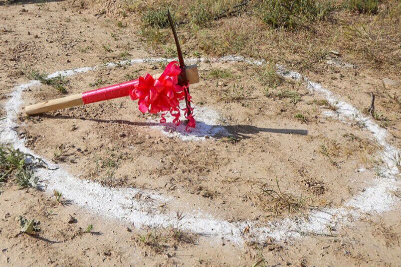 کلنگ زنی یادمان شهدای قراویز در سرپل ذهاب