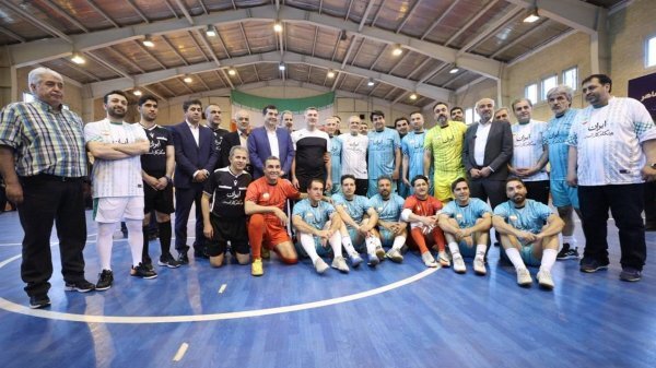 پابه توپ شدن رئیس جمهور در آستانه روز کارگر