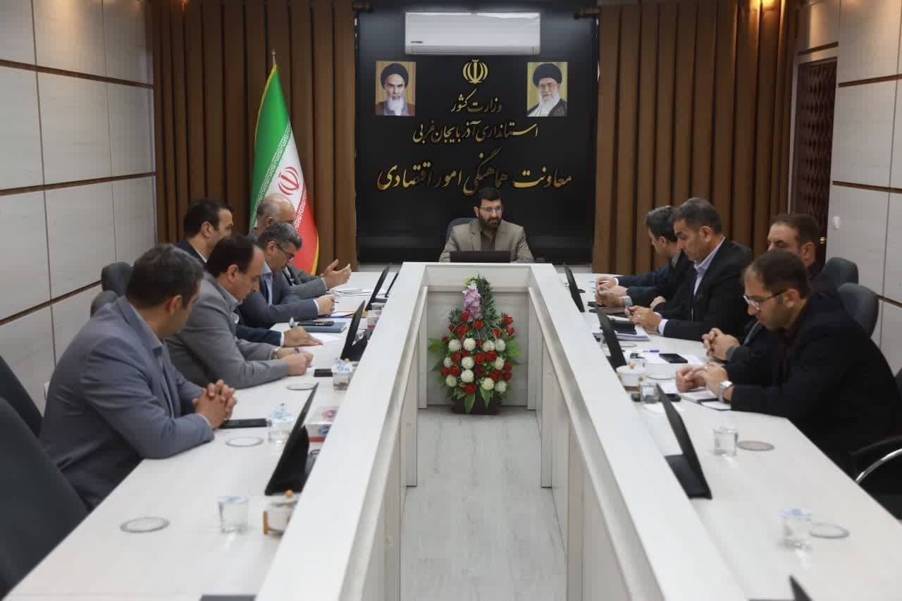 بررسی مسائل و مشکلات صنعت و نواحی صنعتی  آذربایجان غربی