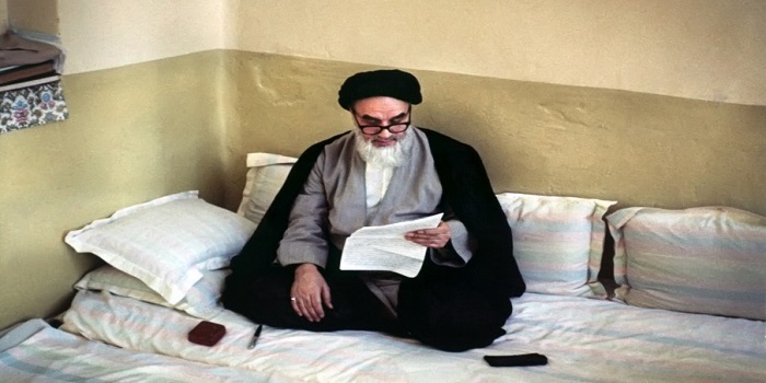 روح الله الموسوی الخمینی؛ مردی که زمانه را شکست