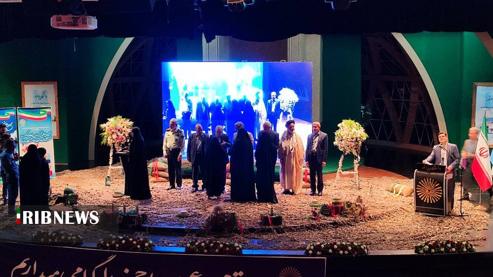 از خانواده ۷ شهید تجلیل شد