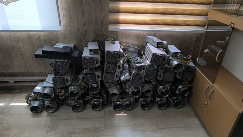 کشف ۹۰ دستگاه رمز ارز غیرمجاز در شهرستانهای استان تهران کشف ۹۰ دستگاه رمز ارز غیرمجاز در شهرستانهای استان تهران
