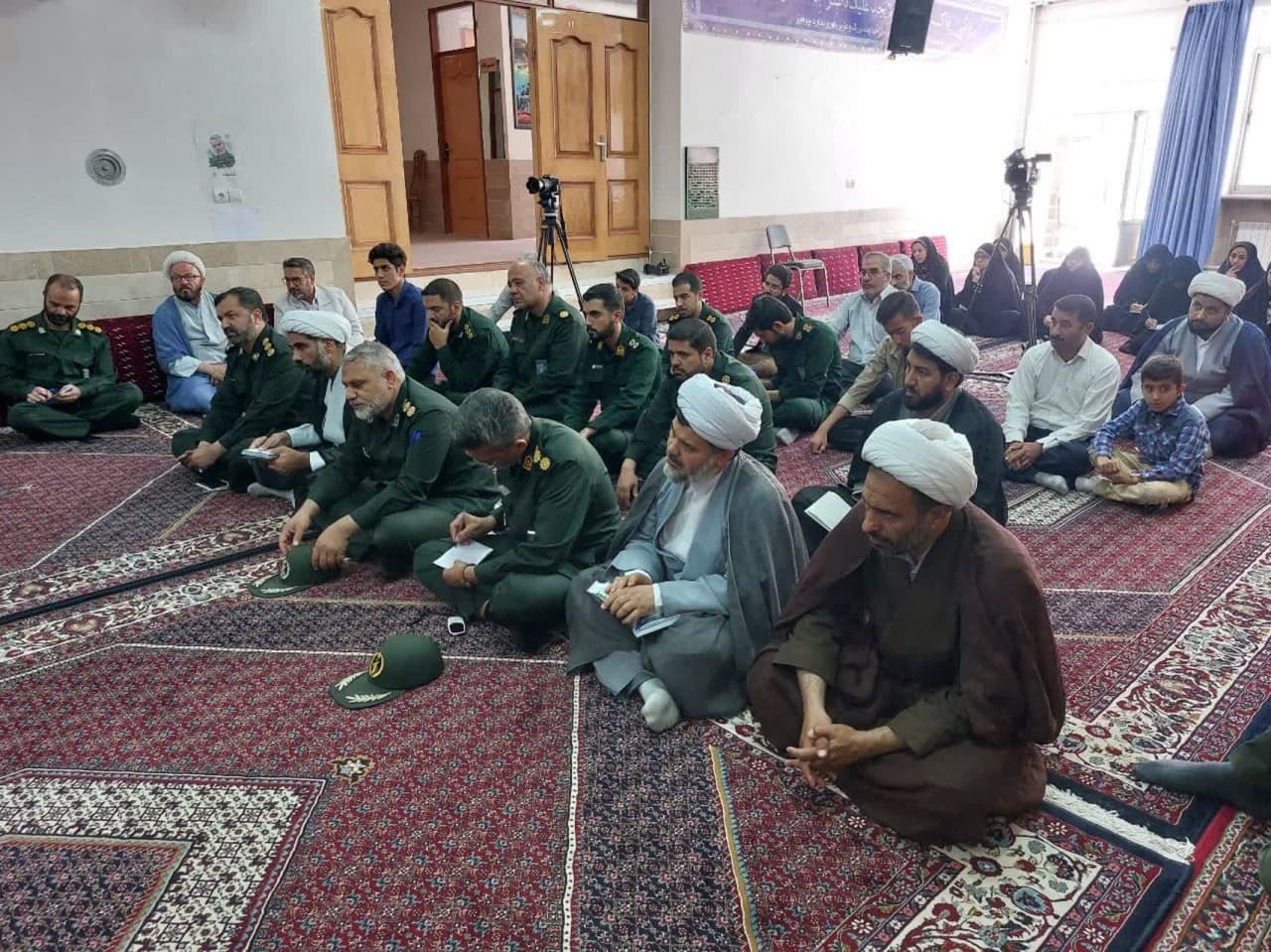 انقلاب اسلامی انفجار نور در تاریکی تاریخ