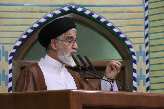 استمرار راه امام خمینی (ره) با هدایت مقام معظم رهبری