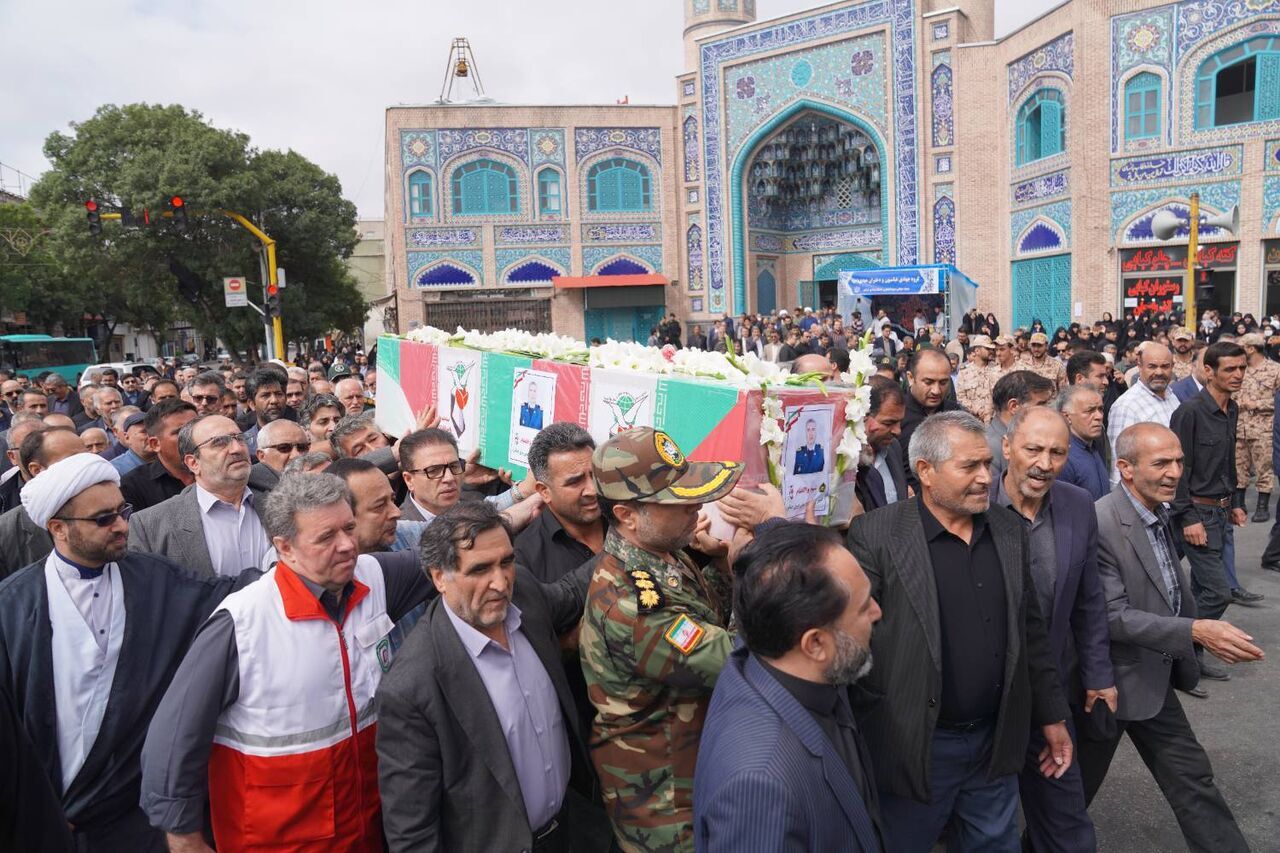 پیکر شهید «علی پیری جناقرد» در اردبیل تشییع شد