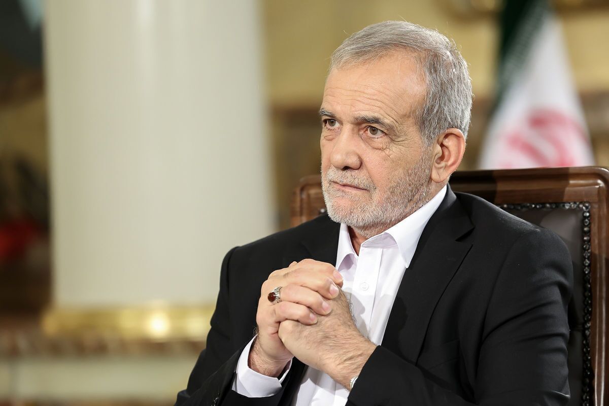 پزشکیان: آمریکا با مشاهده ناتوانی رژیم صهیونیستی، ناگزیر به میدان آمد