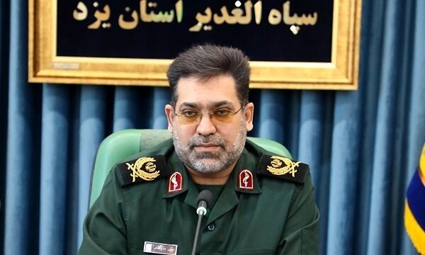 از تجمع در کنار مراکز نظامی خودداری کنید
