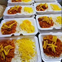 طبخ و توزیع 5 هزار پرس غذای نذری بین عزاداران حسینی در فهرج