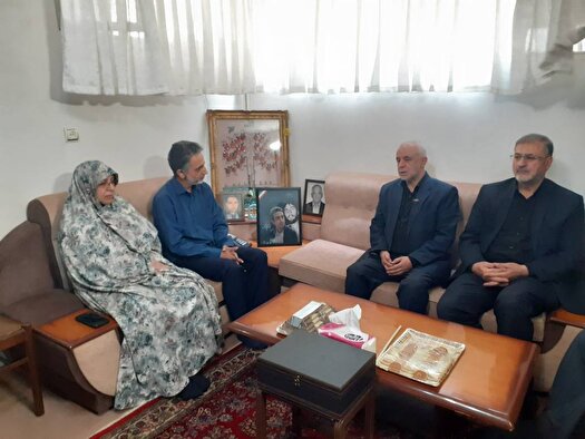 دیدار معاون رئیس جمهور با خانواده شهیدان حاجی سلطانی و مکتبی