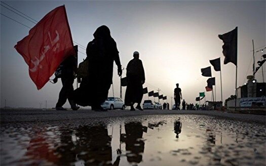 اهتزاز پرچم اربعین برای زوار در ماهشهر