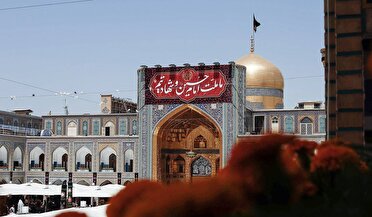 حرم مطهر رضوی در عاشورای حسینی غرق در عزا و ماتم