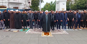 اقامه نماز ظهر عاشورا در میدان شهدای ذهاب رشت