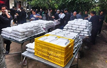 پخت و توزیع 8 هزار وعده غذای نذری در طاهرگوراب صومعه سرا