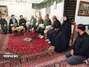 دیدار نماینده ولی فقیه در لرستان با خانواده های شهدای اقتدار در بروجرد