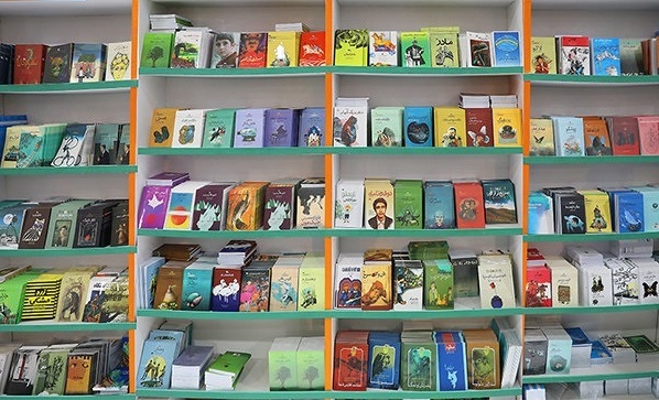 تحویل ۶ هزار جلد کتاب به کانون پرورش فکری همدان