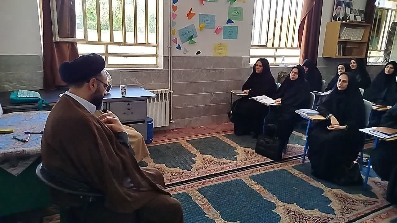 آموزگاران دبستانی دهستان بهادران توانمندتر می‌شوند
