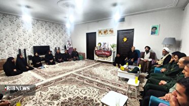 دیدار فرماندهان سپاه لرستان با دو خانواده شهید پدافند هوایی ارتش و سپاه