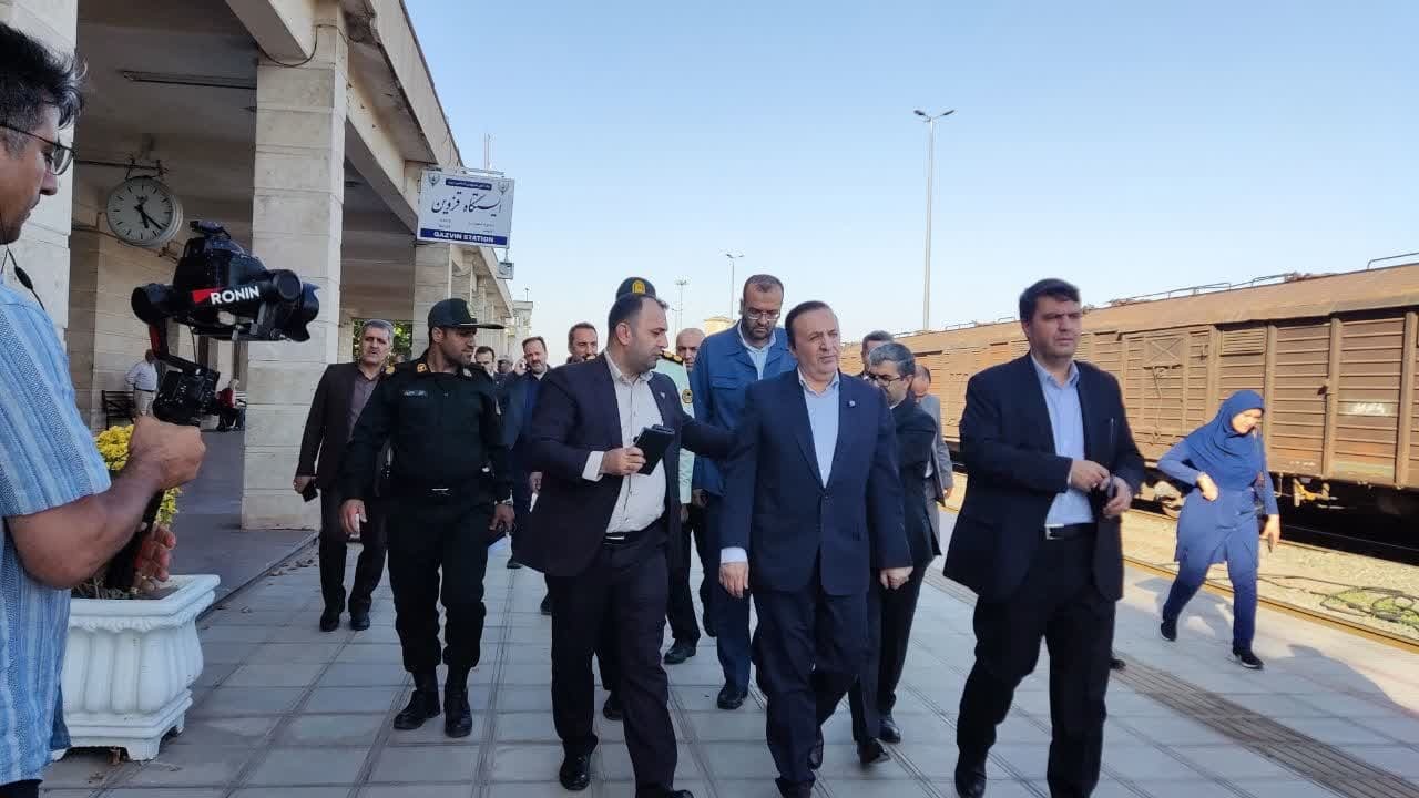 تاکید استاندار قزوین بر توسعه حمل‌ونقل ریلی و بهره‌برداری از ظرفیت قطارهای محلی