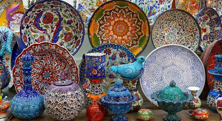 ***/ نمایشگاه بزرگ صنایع‌دستی و سوغات کشور در هشتگرد/ لطفا عکس اصلاح شود زمان و محل اینقدر بزرگ در عکس مناسب نیست ممنون حذف شود.. سپاس