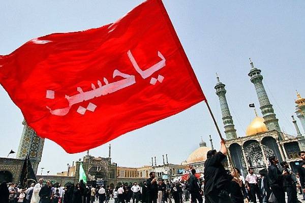 پرچم ایران و نام شهدا در کنار بیرق‌های عزای سیدالشهدا برافراشته می‌شود